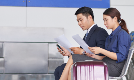 business-people-waiting-airport 1